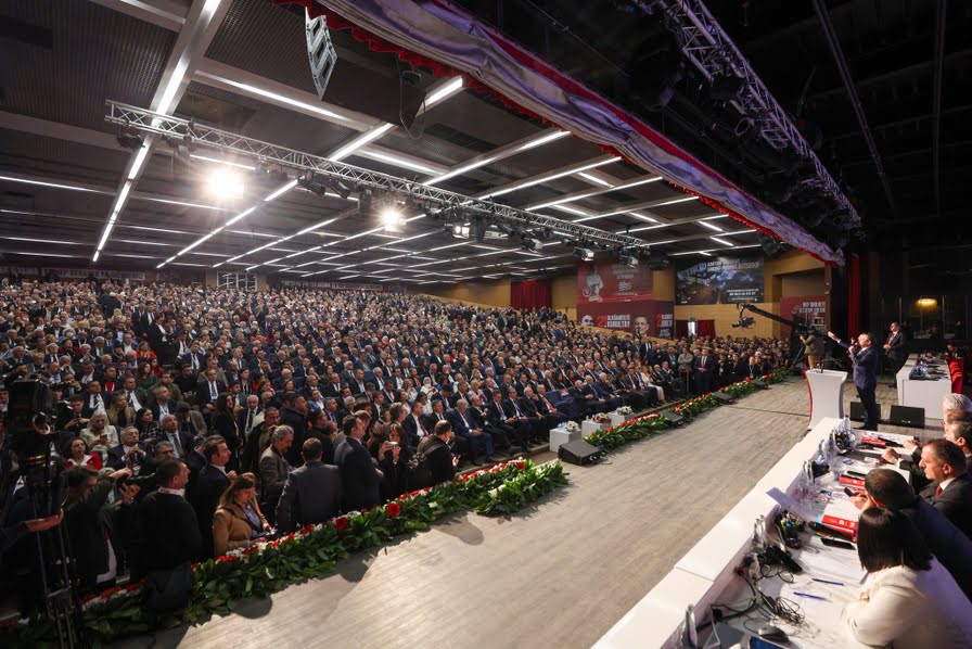 Özgür Özel'in listesi firesiz kazandı