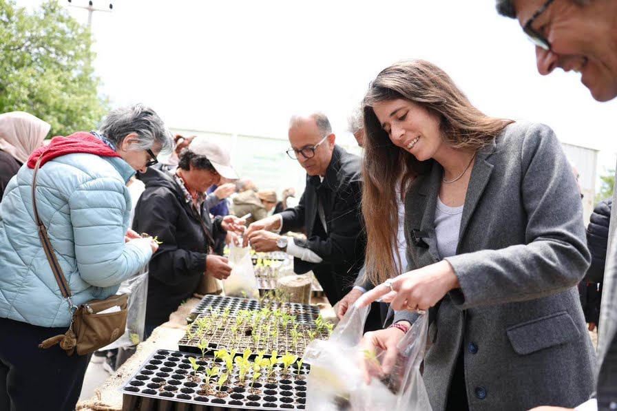 Çeşme Belediyesi’nden Üreticilere 65 Bin Fide Desteği
