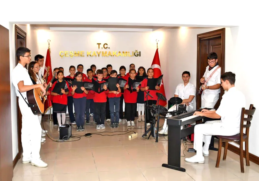 Çeşme’de “Koridorda Müzik” projesi 5. yılına Kaymakamlık konseriyle başladı