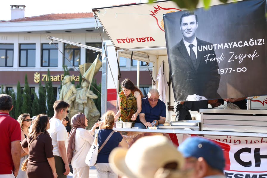 Çeşme’de Ferdi Zeyrek için Lokma Döküldü