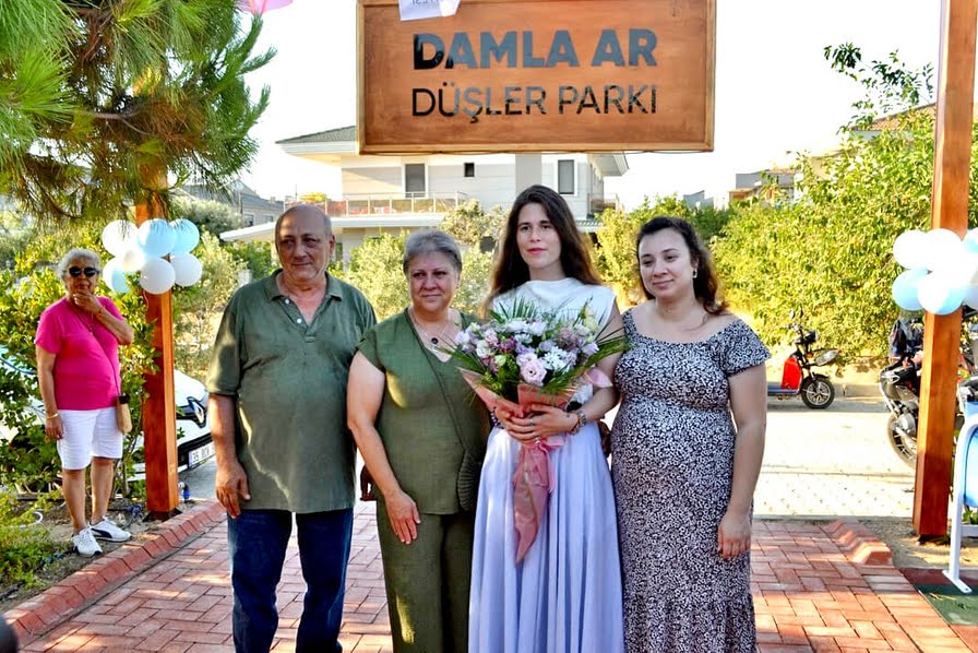 Damla Ar’ın Adı ve Çizimleri Çeşme’deki Yeni Parkta Yaşam Buldu