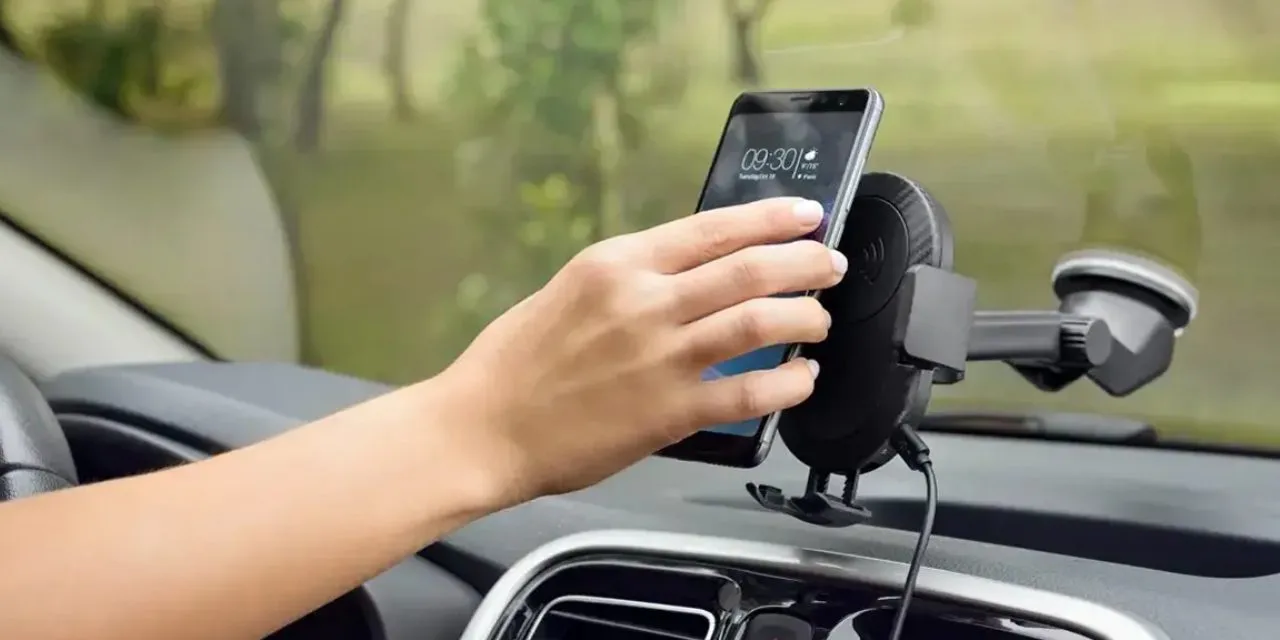 Araçlarda ön cama telefon tutucu yasağı geliyor