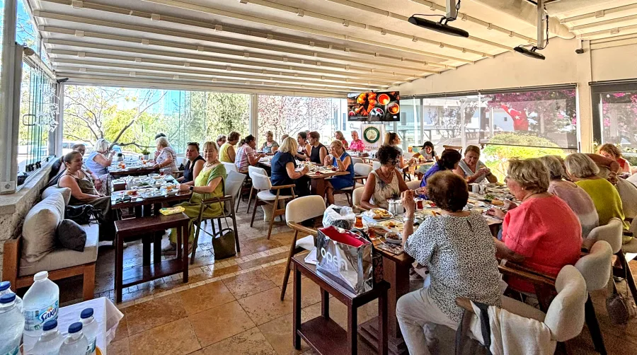 Çeşme’de öğrencilerin eğitimi için anlamlı buluşma