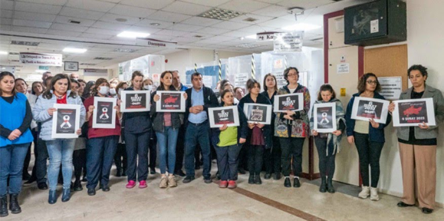 6 Şubat depreminde hayatını kaybedenler İzmir’de anıldı