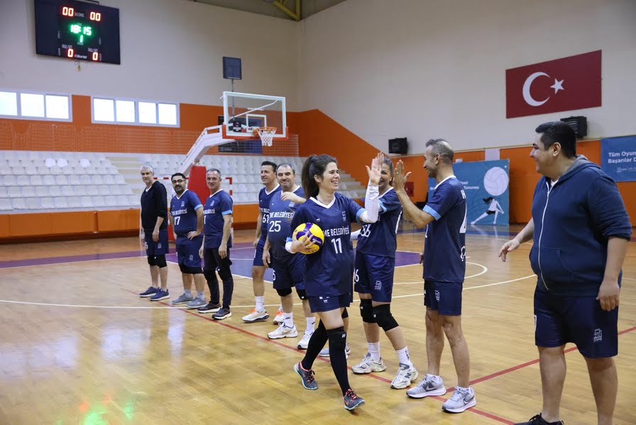 Çeşme Belediyesi Birimler Arası Voleybol Turnuvası Tamamlandı