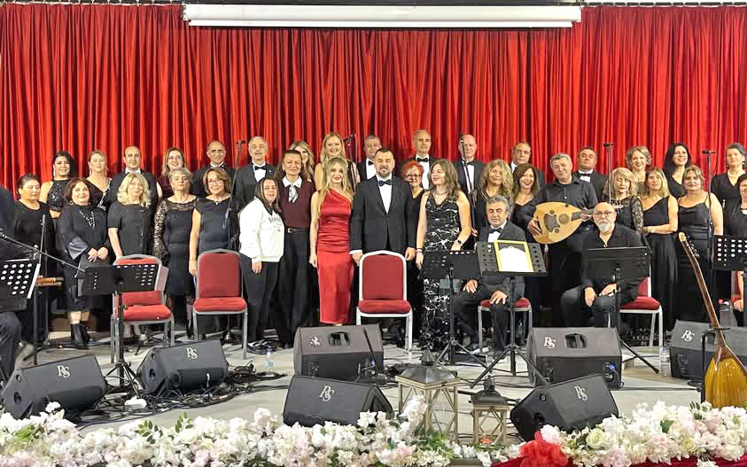 “Çeşme’den Türkü Akıyor?? Kış Konseri Müzikseverlerden Tam Not Aldı