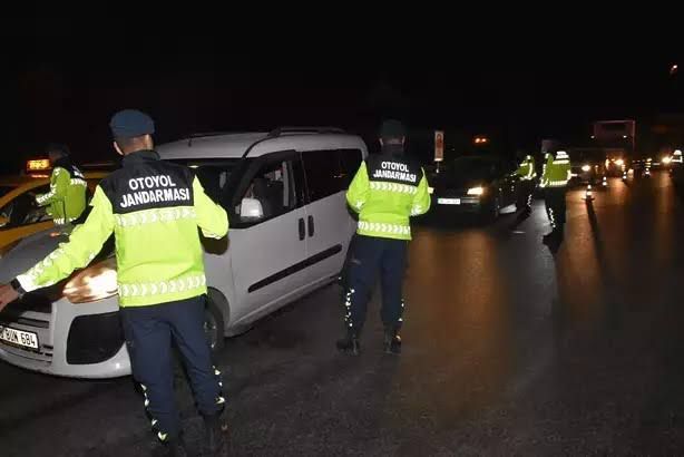 Otoyol Jandarması Çeşme-İzmir Otoyolunda Güvenliği Artırdı