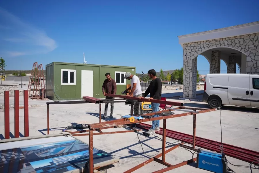 Çeşme Belediyesinden park ve spor alanlarında kapsamlı yenileme