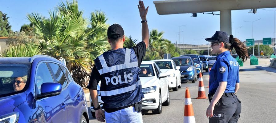 9 günlük tatilde Çeşme'ye giriş çıkış yapan araç sayısı belli oldu