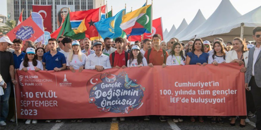 92. İzmir Enternasyonal Fuarı dünya gençlerinin enerjisiyle başladı