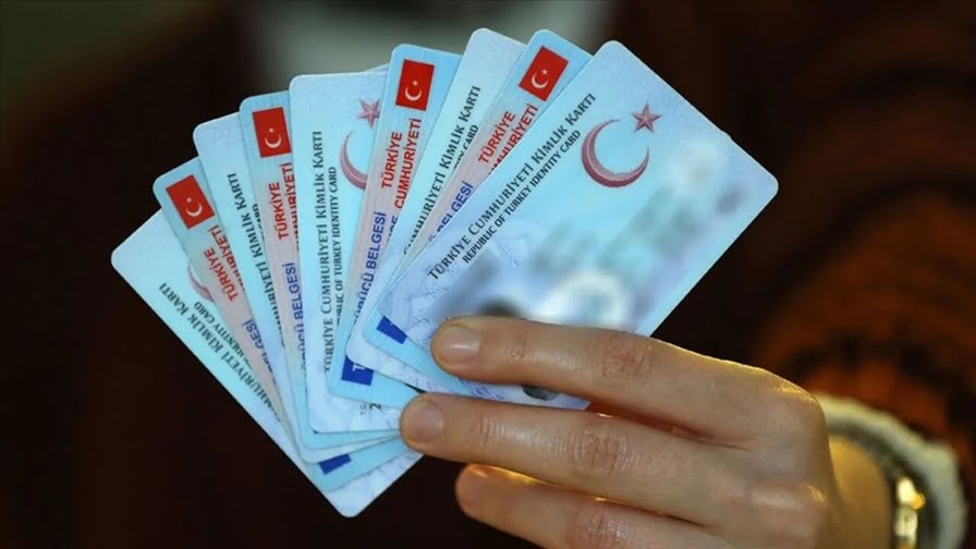 Ehliyette yaş sınırı düşürüldü