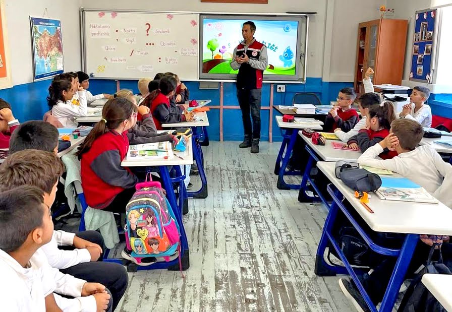 Çeşme’de İlçe Tarım ve Orman Müdürlüğü’nden Öğrencilere Su Tasarrufu Eğitimi