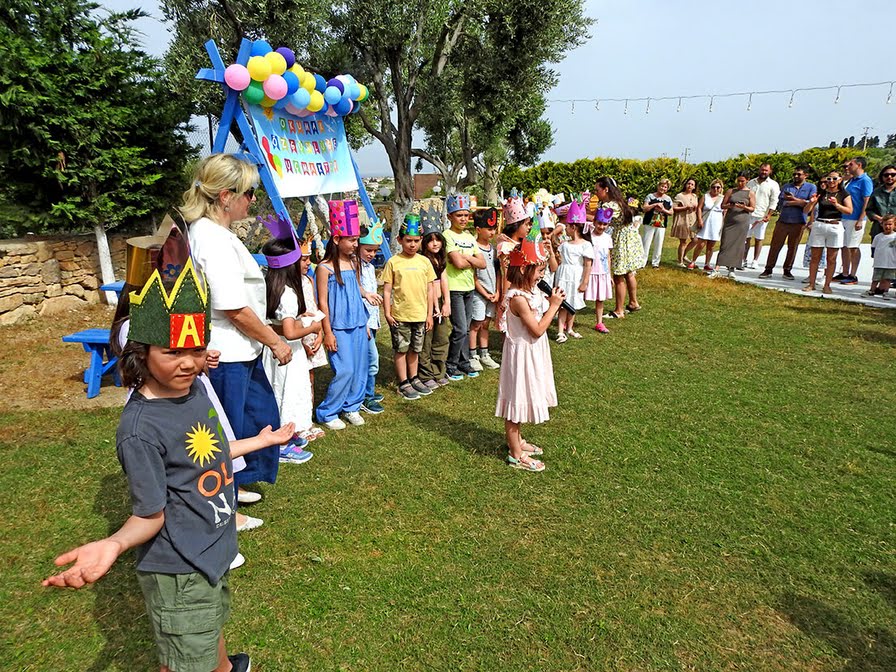 Çeşme'de, 1. Sınıf Öğrencilerinden Renkli Kutlama  