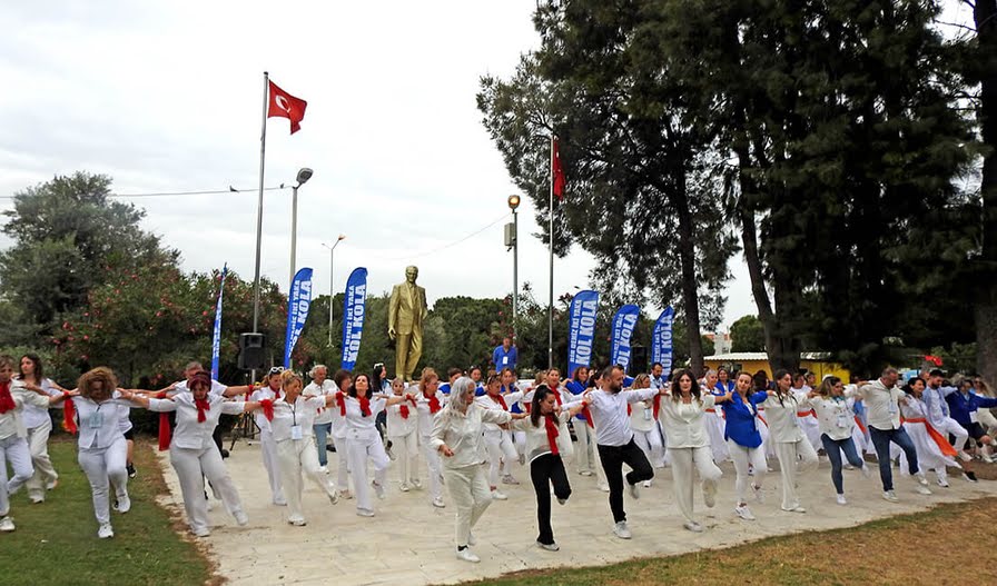  Alaçatı’da Ege Rüzgarı: Bir Deniz İki Yaka Buluşması Coşkuyla Gerçekleşti  