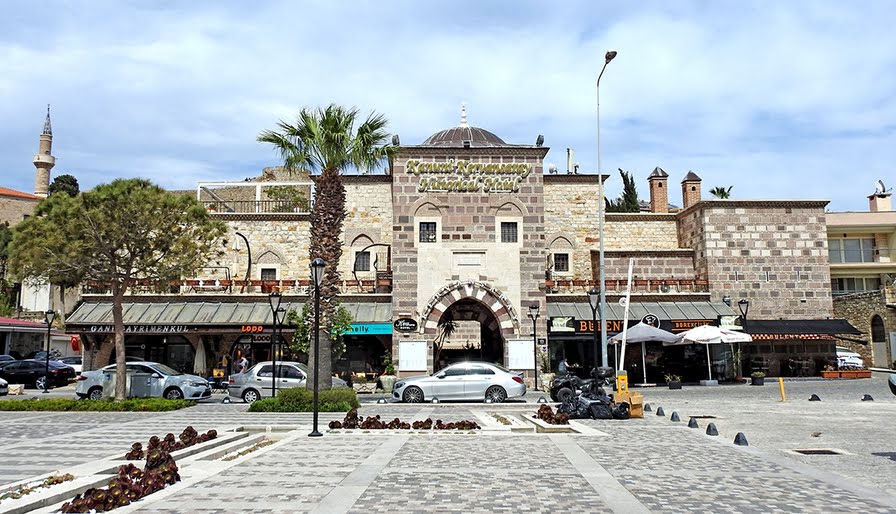 Çeşme’deki Tarihi Kervansaray Kiraya Veriliyor: 12 Yıllık Restorasyon Şartlı İhale Açıldı