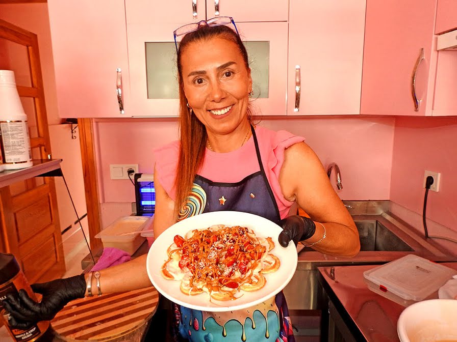 Çeşme’de Yeni Bir Lezzet Noktası: Waffle ve Anne Sandviç  
