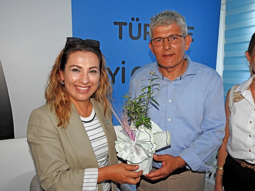 İYİ Parti İzmir İl Başkanlığı’ndan Çeşme Ziyareti: “Zeytin, Kültürümüzdür; Korumaya Kararlıyız??