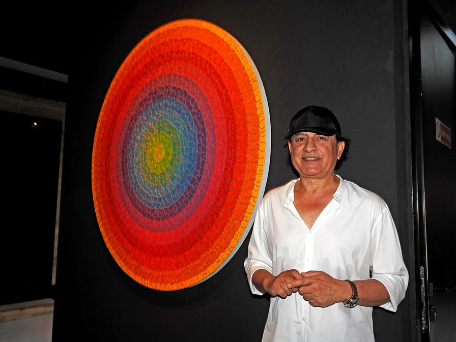 Alaçatı’da Doğayla İç İçe Bir Sanat Yolculuğu: Ekrem Yalçındağ’dan “Nature. Form. Perform.??