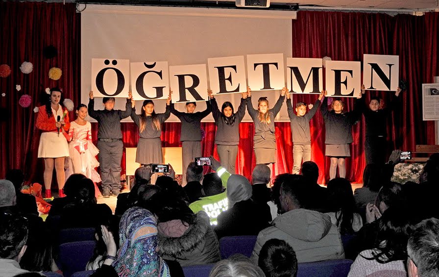 Öğretmenler Günü Çeşme'de törenlerle kutlandı