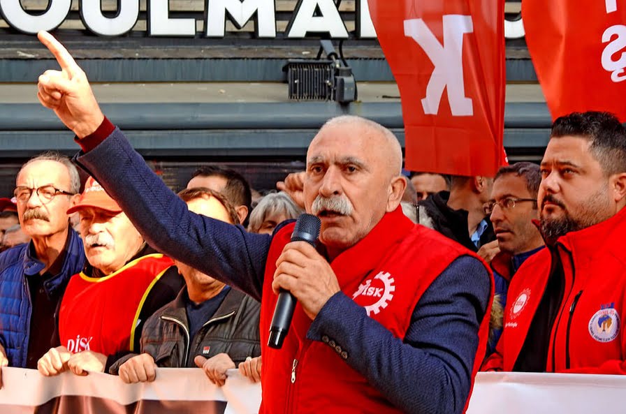 İzmir’de DİSK yöneticilerinin tutuklanmasına protesto