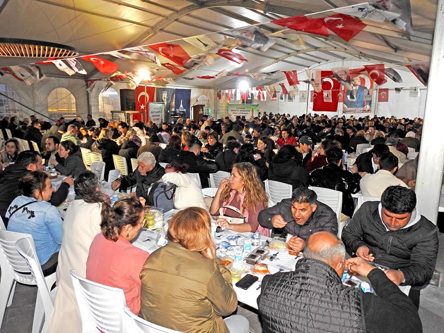 Büyükşehir'den Çeşme'de İftar Sofrası