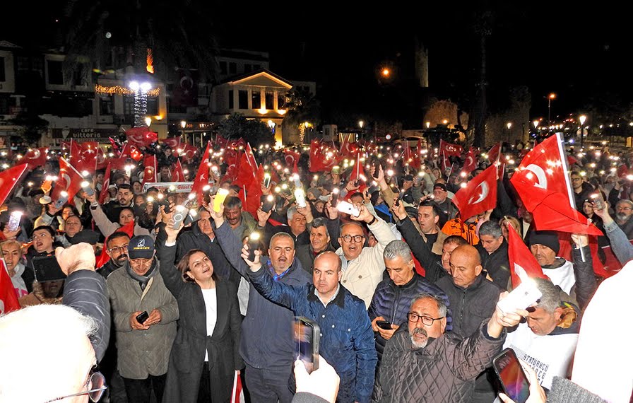 Çeşme'de Demokrasi ve Adalet Yürüyüşü