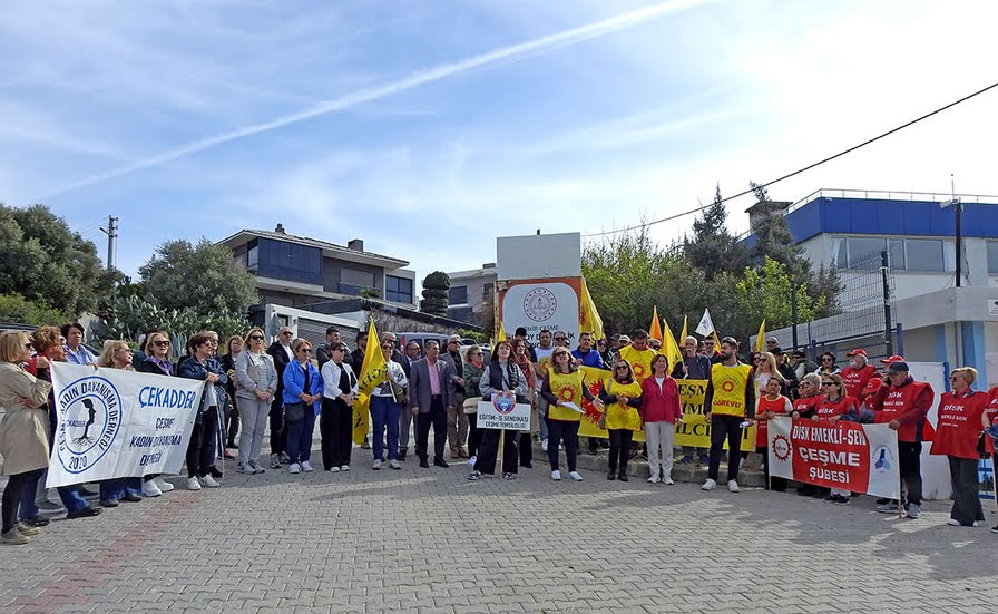 Çeşme’de de Proje Okulu Atamaları Protesto Edildi: “Siyasi Sadakat, Liyakatin Yerini Aldı??  