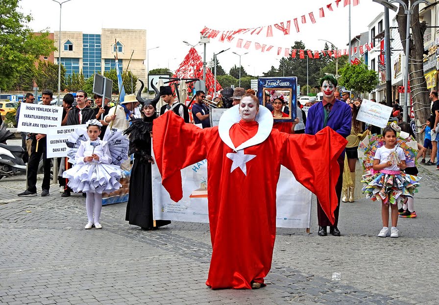 Çeşme'de 2. Kitap Takas Şenliği Coşkuyla Gerçekleşti