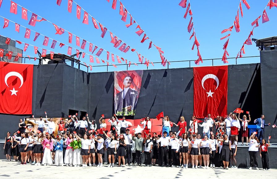 Çeşme'de 19 Mayıs coşkusu