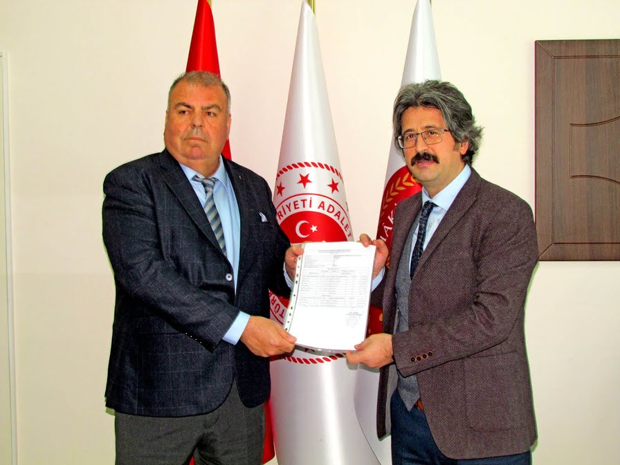 Çeşme Şoförler ve Otomobilciler Esnaf Odası’nda Görev Değişimi: Ali Koparal Mazbatasını Aldı