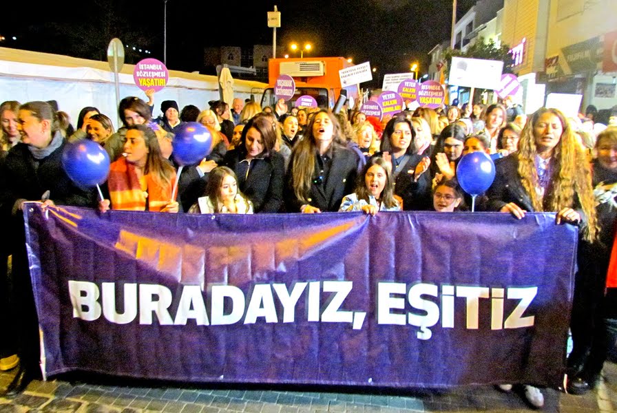 Çeşme’de 8 Mart Dünya Emekçi Kadınlar Günü “Buradayız, Eşitiz, Birlikteyiz?? temasıyla kutlandı