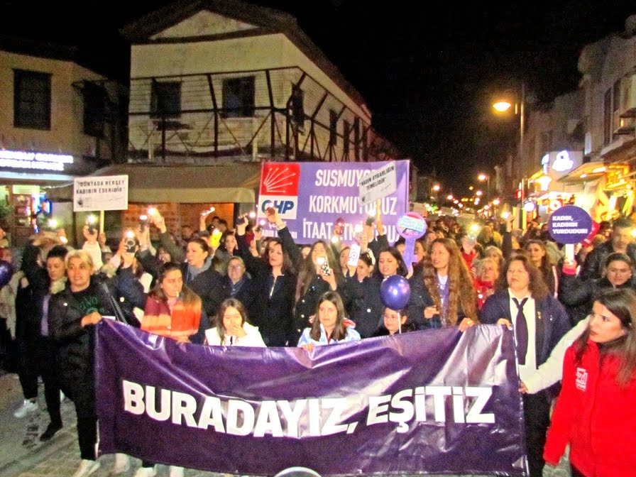 Çeşme’de 8 Mart yürüyüşü: “Buradayız, Eşitiz, Birlikteyiz"