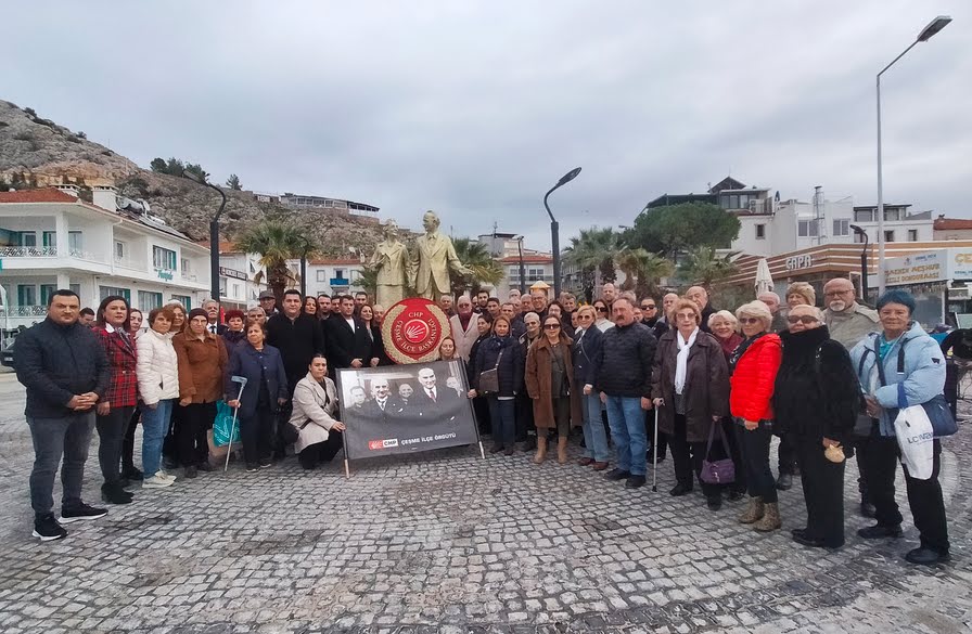 İsmet İnönü, Çeşme'de, anıtı başında anıldı 