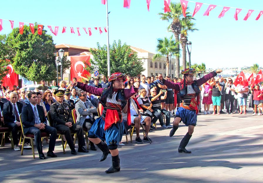 Çeşme'nin Kurtuluşunun 103. Yıldönümü Coşkuyla Kutlandı