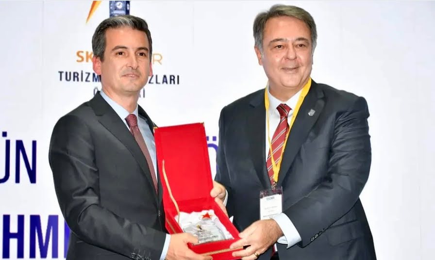 SKAL International İzmir’den Kaymakam Maraşlı'ya "Üstün Başarı Ödülü"
