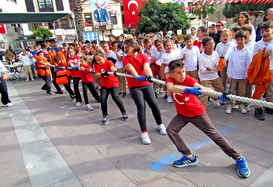 Çeşme’de Kültür Yolu Festivali Coşkusu Devam Ediyor