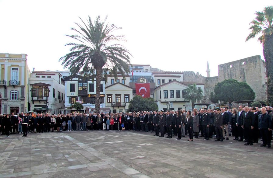 Atatürk, Ebediyete İntikalinin 87. Yılında  Çeşme'de de Törenlerle Anıldı