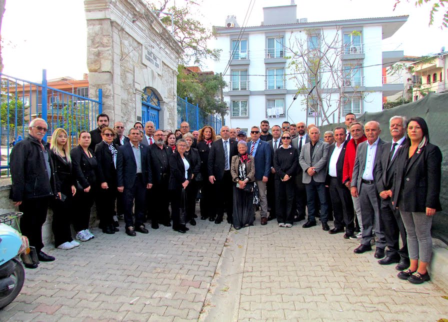 Çeşme CHP’den Ara Tatil Tepkisi: “10 Kasım Bir Tatil Günü Değildir, #10KasımdaOkuldayız??
