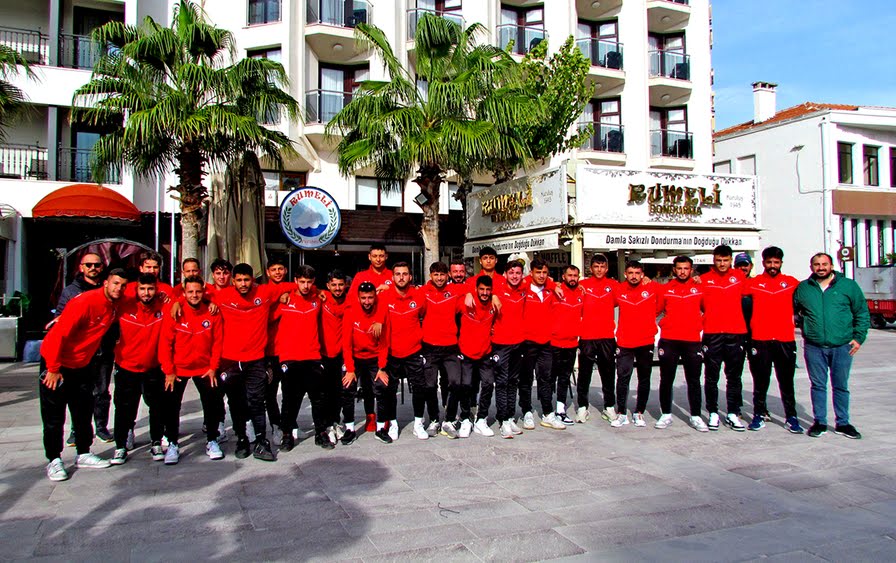 Derbi Öncesi Çeşme Belediyespor’a Rumeli Pastanesi'nden Moral Desteği