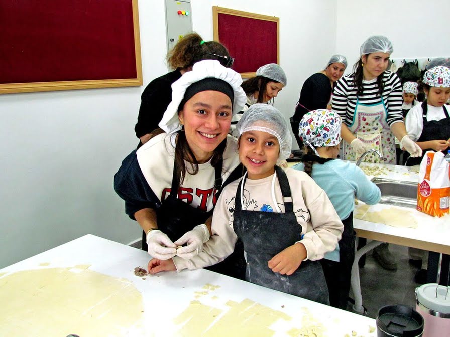 Çeşme’de Öğrencilerden Hem Lezzetli Hem Öğretici Etkinlik   