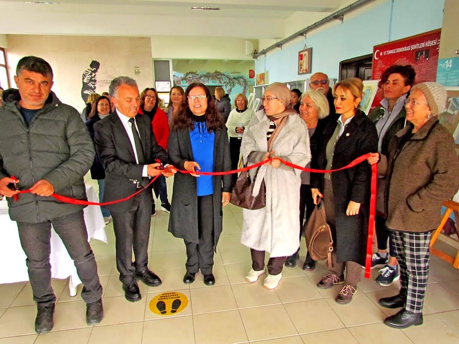 Çeşme Halk Eğitim Merkezi’nde Yeni Yılın İlk Suluboya Sergisi Açıldı