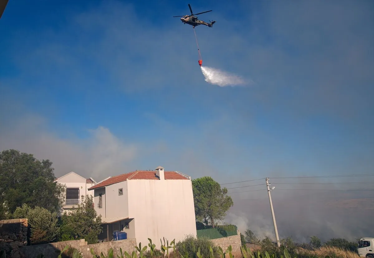 Çeşme'de yangına havadan ve karadan müdahale devam ediyor