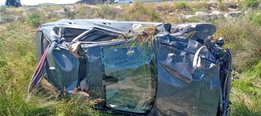 Alaçatı’da karşı şeride geçen araç takla attı: 1 ölü, 1 ağır yaralı