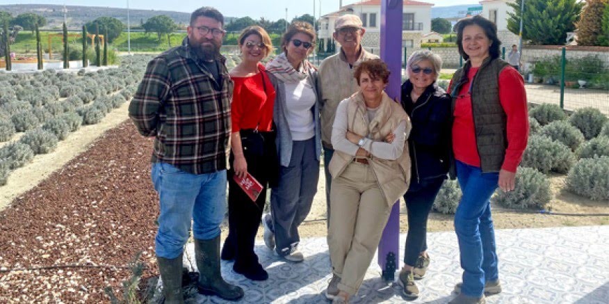 Alaçatı Gıda Topluluğu üyeleri Lavanta Bahçesi'nde buluştu