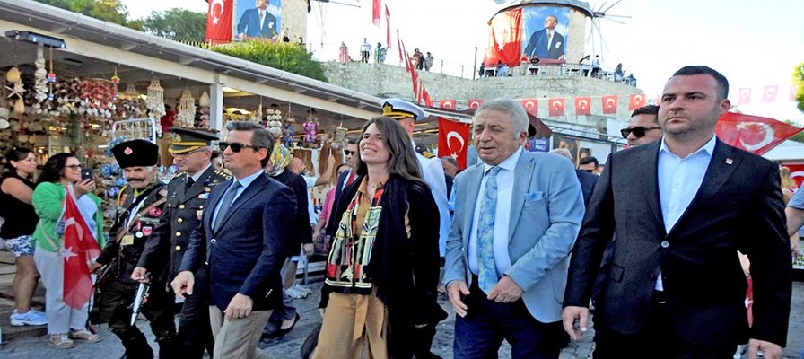 Alaçatı’nın Kurtuluşu’nun 102. Yılı Coşkuyla Kutlandı!