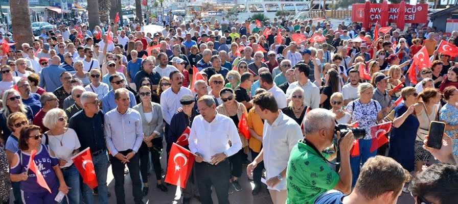 ATATÜRK ANITINA BALYOZLU SALDIRIYA KARŞI AYVALIK HALKI TEK YÜREK OLDU
