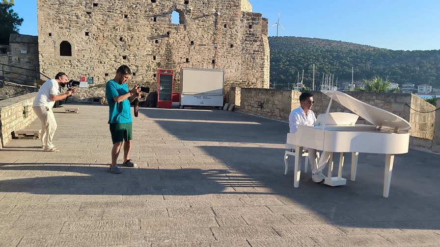 Tarihi Çeşme Kalesi’nde ilk defa klip çekimi gerçekleştirildi