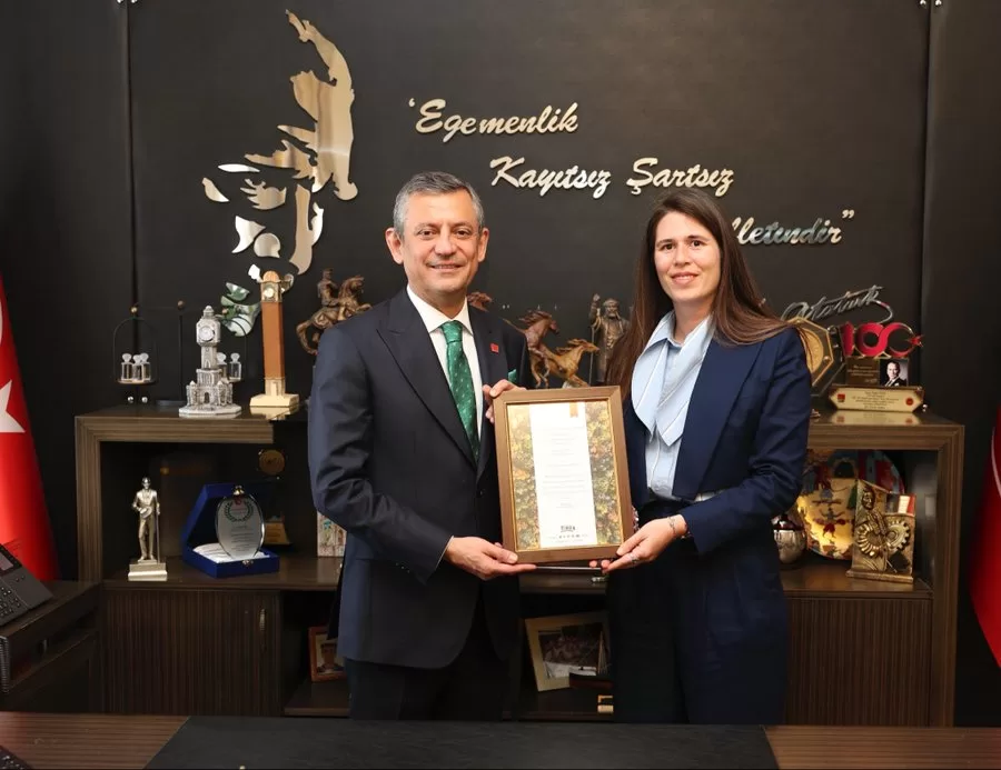 Lâl Denizli’den Özgür Özel’e destek: “Yolumuz açık olsun”