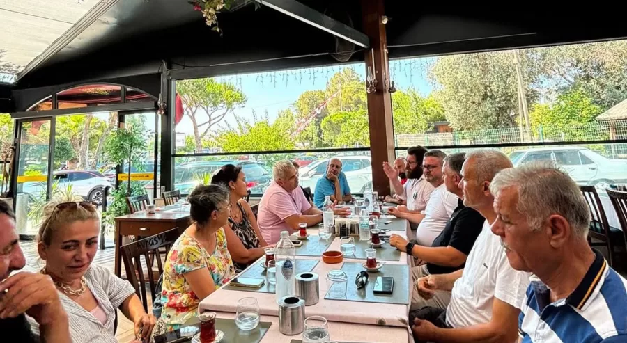 CHP Çeşme yöneticileri, turizm, tarım ve yerel üretim temsilcileriyle buluştu