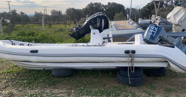   Çeşme Açıklarında Sahipsiz Lastik Bot Bulundu: Sahibi Aranıyor!  